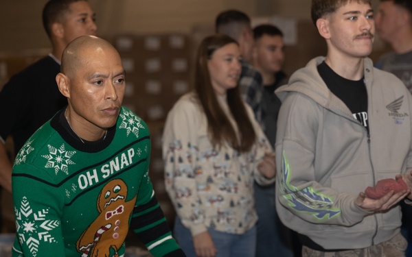 CLR-35 Holds Holiday Party for Marines, Families