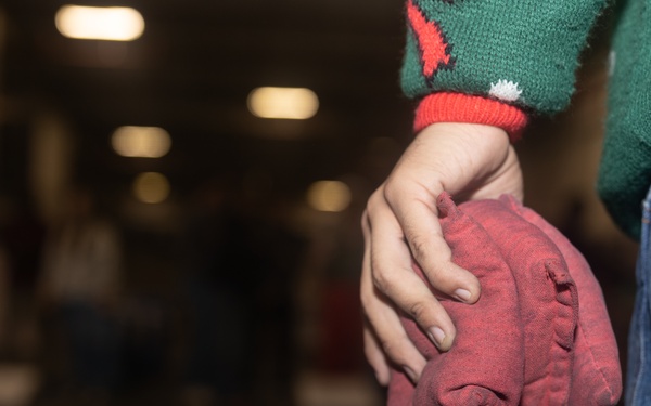 CLR-35 Holds Holiday Party for Marines, Families