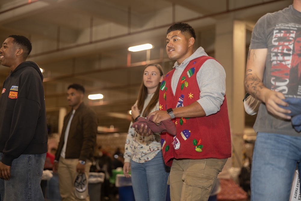 CLR-35 Holds Holiday Party for Marines, Families