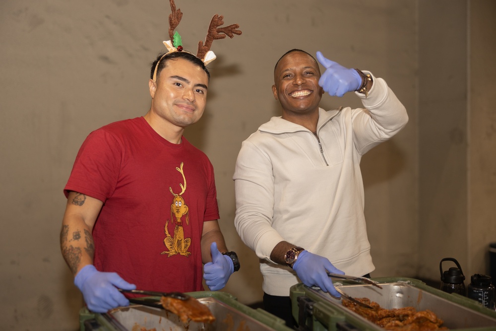 CLR-35 Holds Holiday Party for Marines, Families