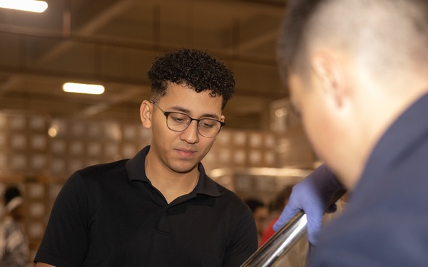 CLR-35 Holds Holiday Party for Marines, Families