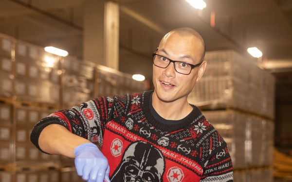 CLR-35 Holds Holiday Party for Marines, Families