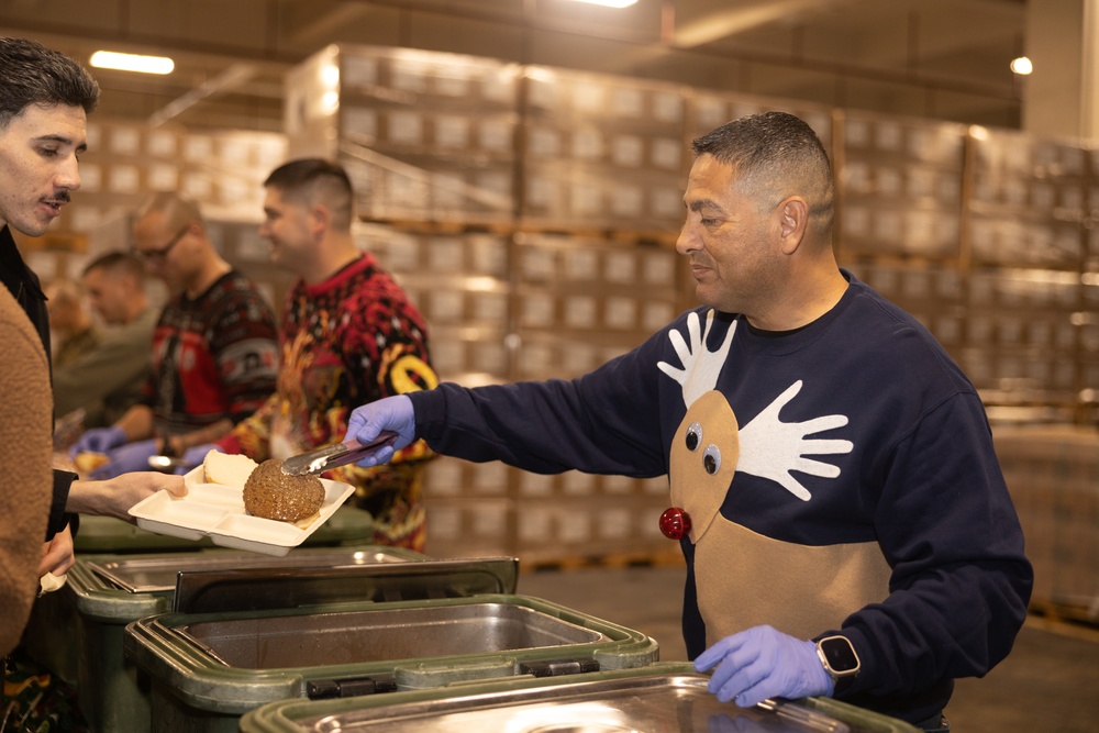 CLR-35 Holds Holiday Party for Marines, Families