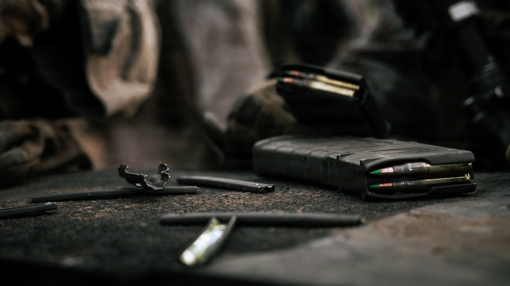 TF Ashland Marines, Sailors Conduct Range 800 Live Fire and Maneuver Training