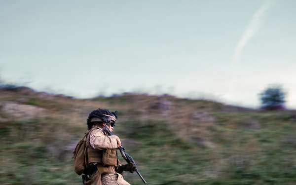 TF Ashland Marines, Sailors Conduct Range 800 Live Fire and Maneuver Training