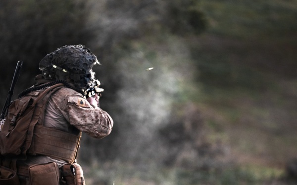 TF Ashland Marines, Sailors Conduct Range 800 Live Fire and Maneuver Training