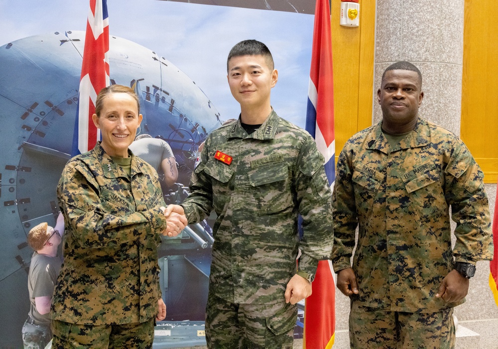 MARFORK bids farewell to their LNO from the ROKMC