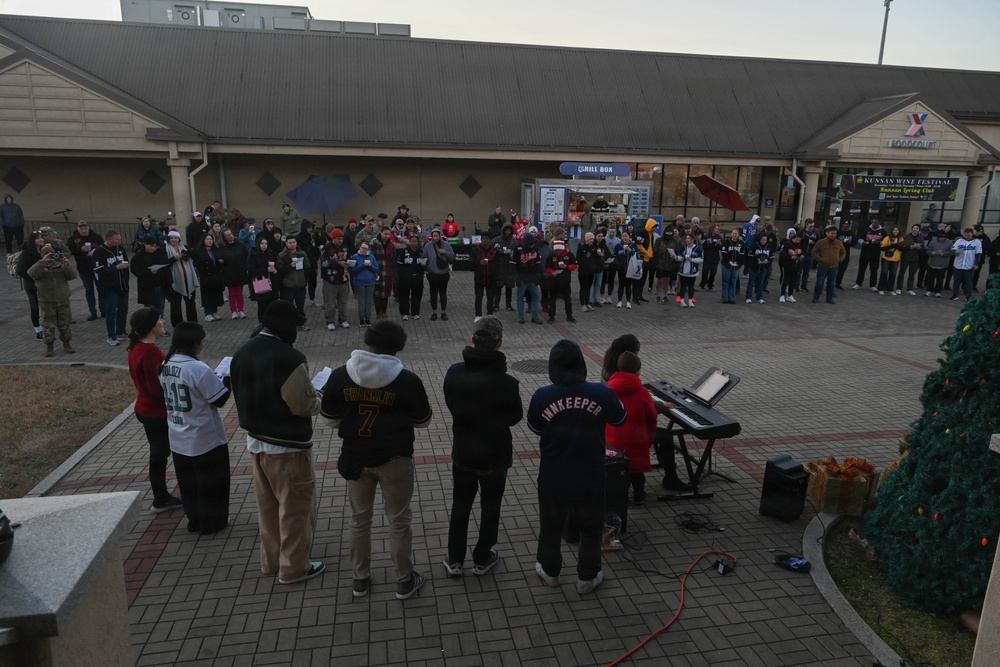 Wolf Pack welcomes winter through base tree lighting ceremony
