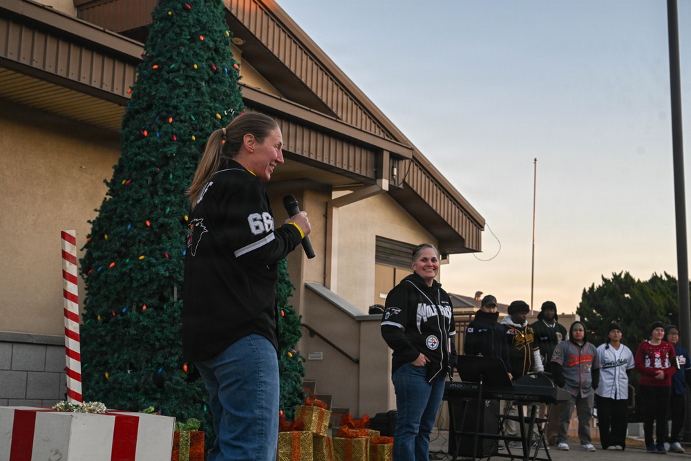 Wolf Pack welcomes winter through base tree lighting ceremony