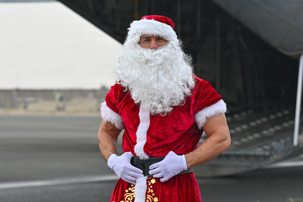 Santa Visits the 386th AEW