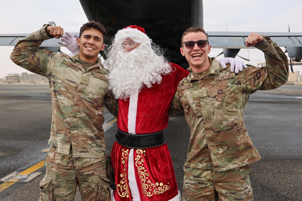 Santa Visits the 386th AEW