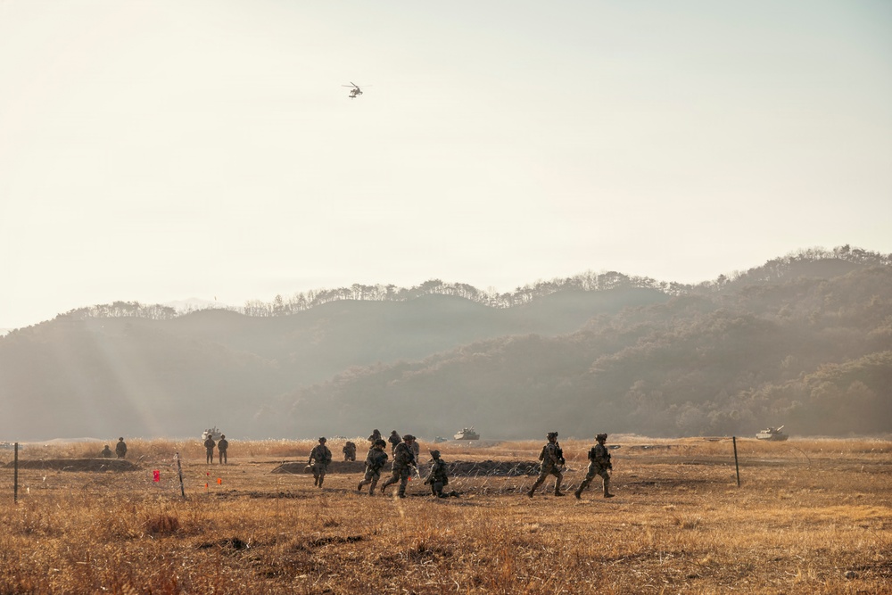 Bravo Company 2-23IN Execute Combined Arms  Live Fire Training.