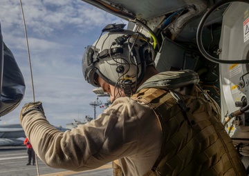 Abraham Lincoln conducts a fueling-at-sea with Henry J. Kaiser
