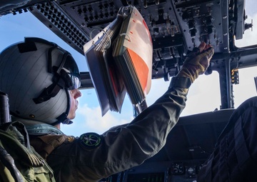 Abraham Lincoln conducts a fueling-at-sea with Henry J. Kaiser