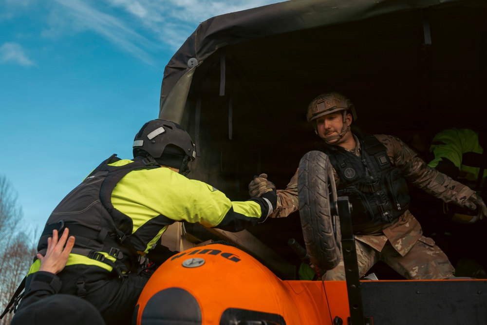 Washington National Guard supports King County flood rescue teams