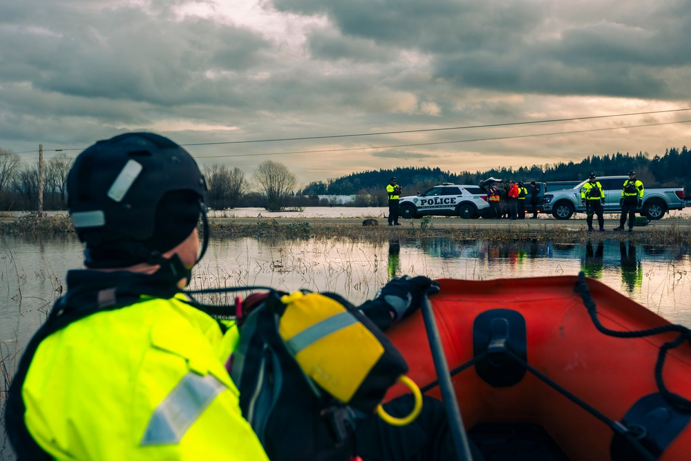Washington National Guard supports King County flood rescue teams