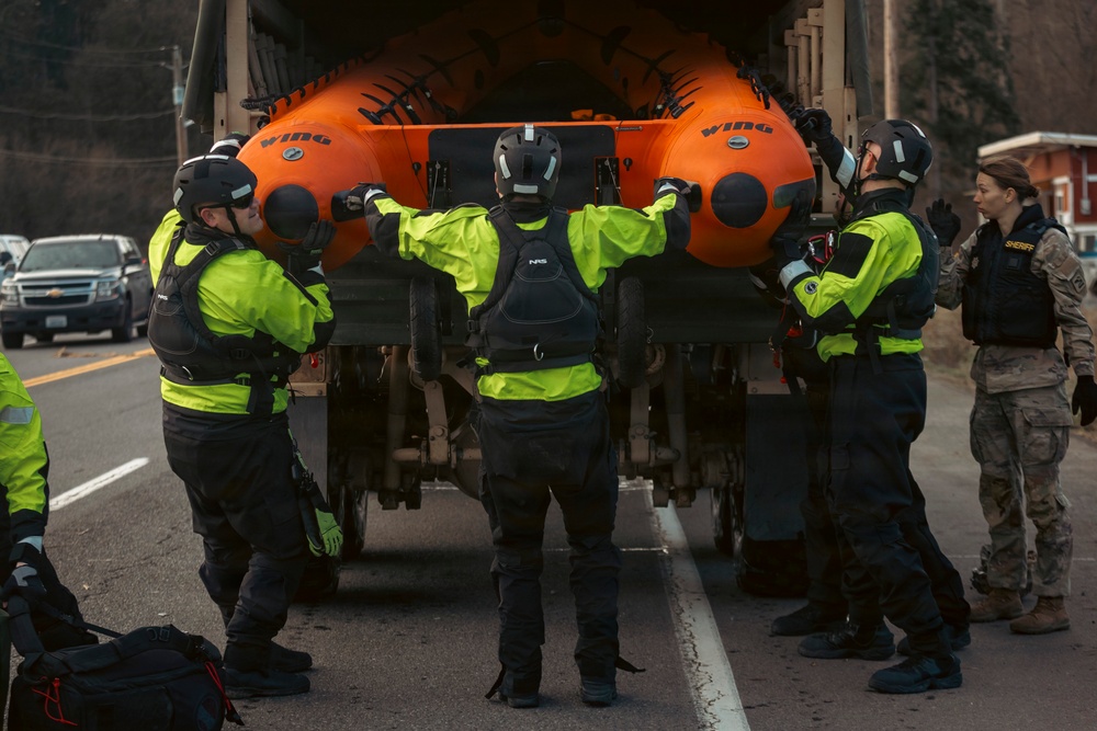 Washington National Guard supports King County flood rescue teams