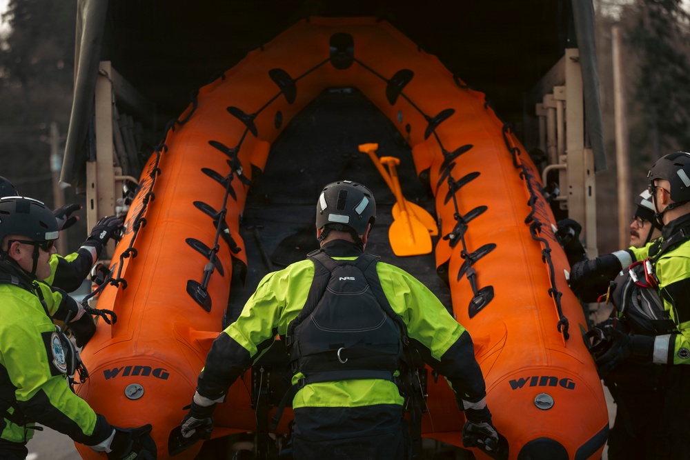 Washington National Guard supports King County flood rescue teams