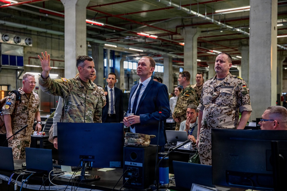 German State Secretary Visits the Civil-Military Coordination Center