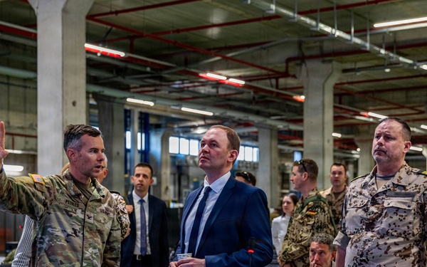 German State Secretary Visits the Civil-Military Coordination Center