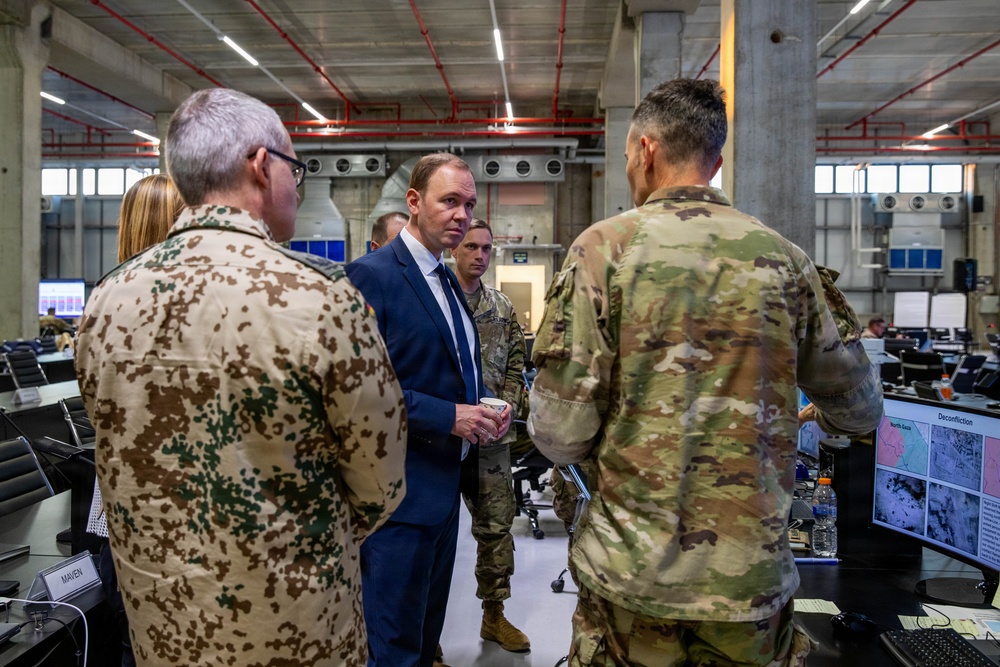 German State Secretary Visits the Civil-Military Coordination Center