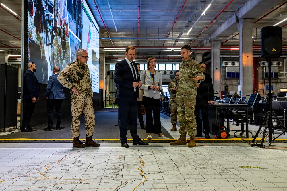 German State Secretary Visits the Civil-Military Coordination Center