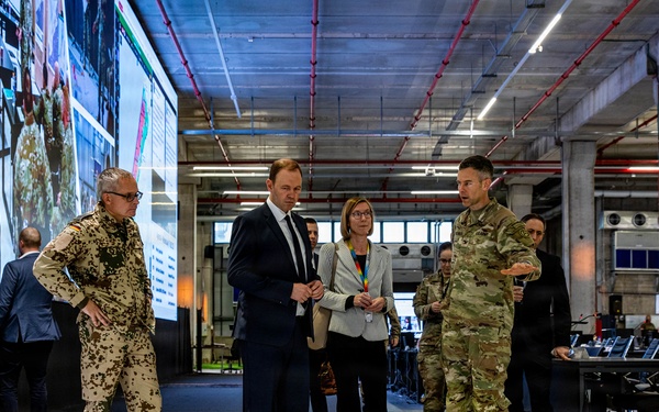 German State Secretary Visits the Civil-Military Coordination Center