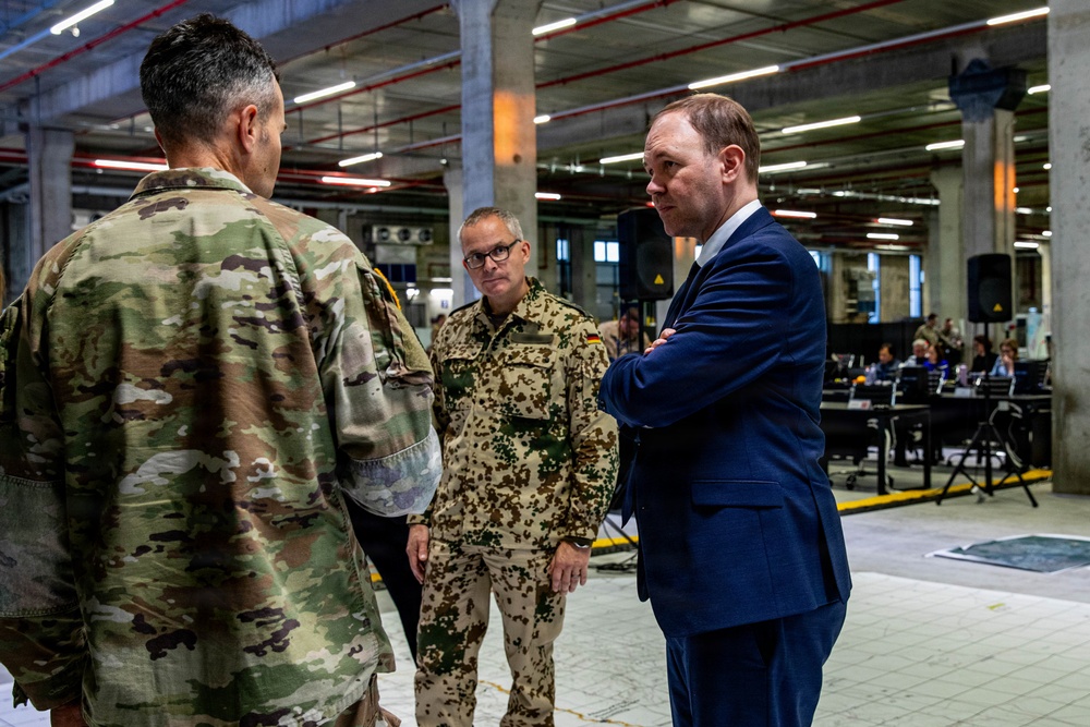 German State Secretary Visits the Civil-Military Coordination Center