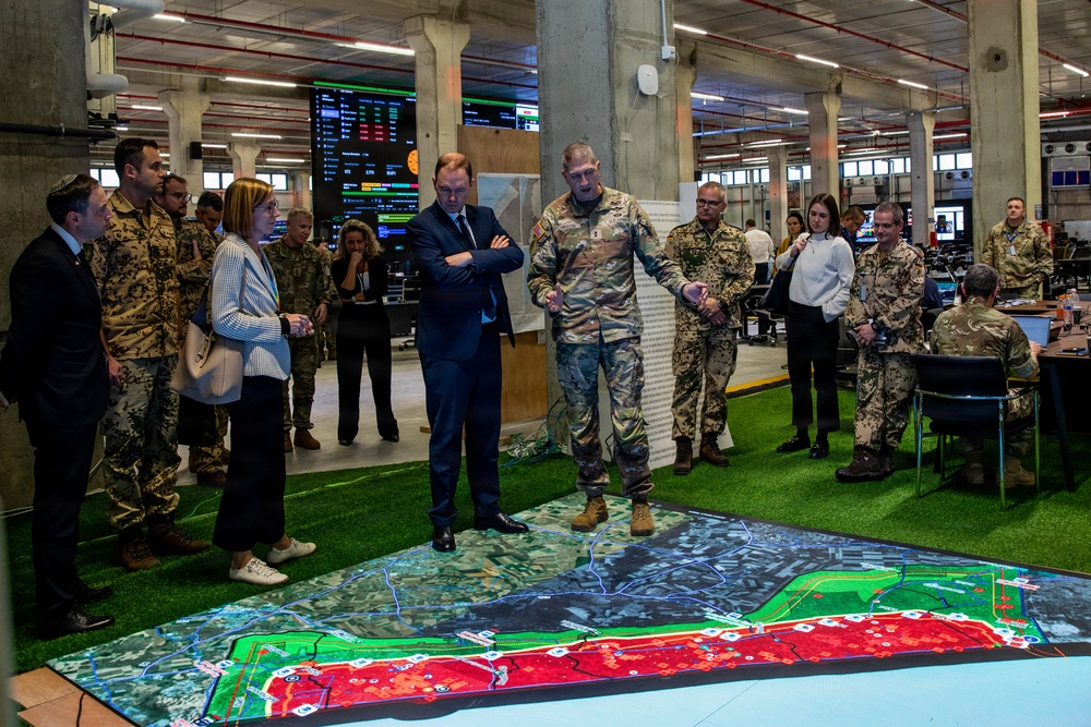 German State Secretary Visits the Civil-Military Coordination Center