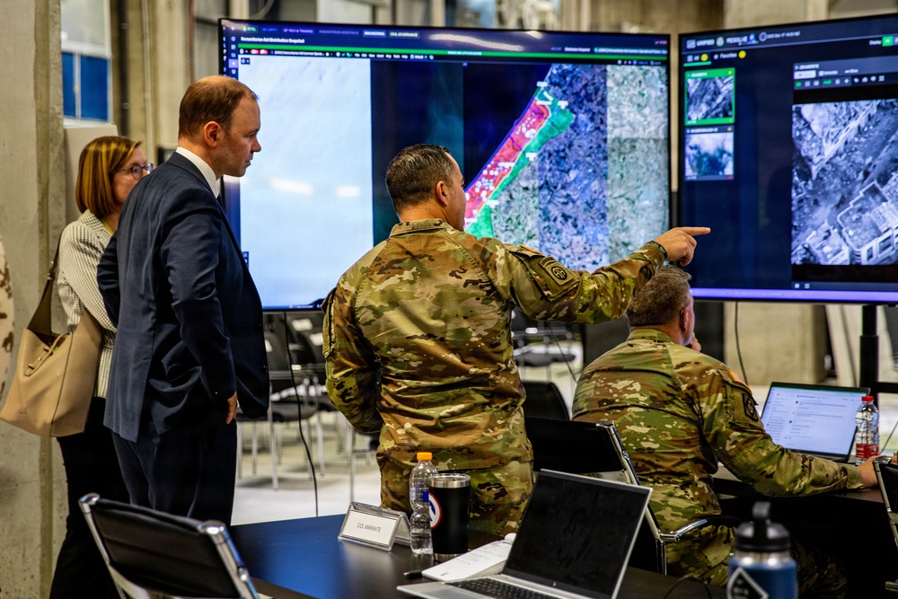 German State Secretary Visits the Civil-Military Coordination Center