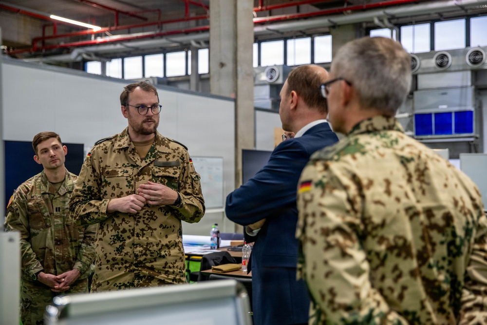 German State Secretary Visits the Civil-Military Coordination Center