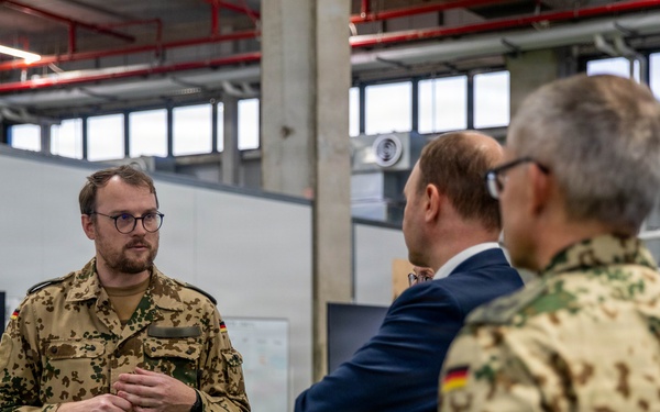 German State Secretary Visits the Civil-Military Coordination Center