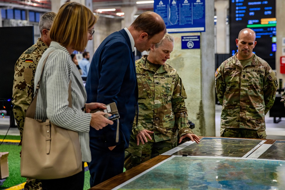 German State Secretary Visits the Civil-Military Coordination Center