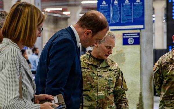German State Secretary Visits the Civil-Military Coordination Center