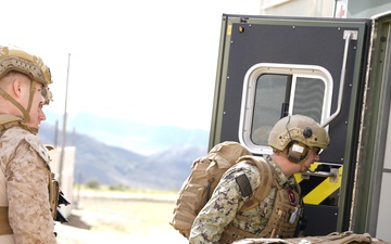 ERCS teams partner with 1st Medical Bn and 1st CEB in expeditionary patient movement training