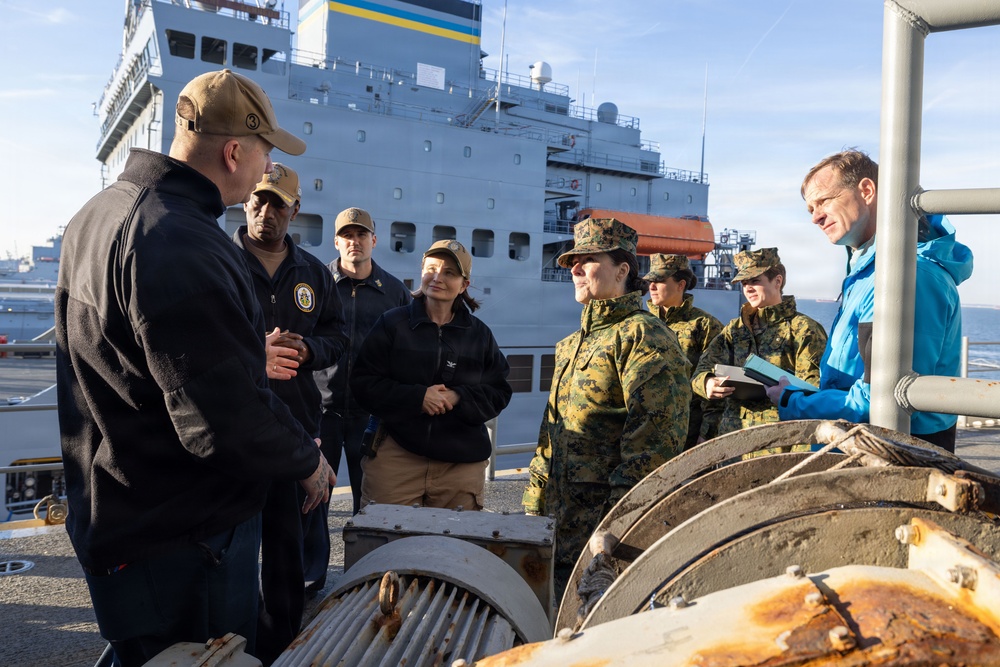 MARFORCOM Commander Visits USS Kearsarge