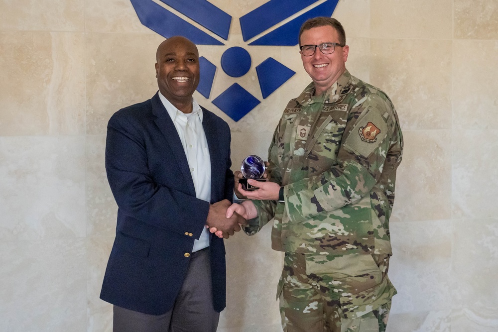 BES Hosts 3Q Awards Presentation