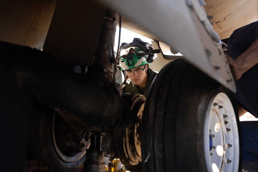 MCAS Yuma AV-8B Harrier II Static Display Swap