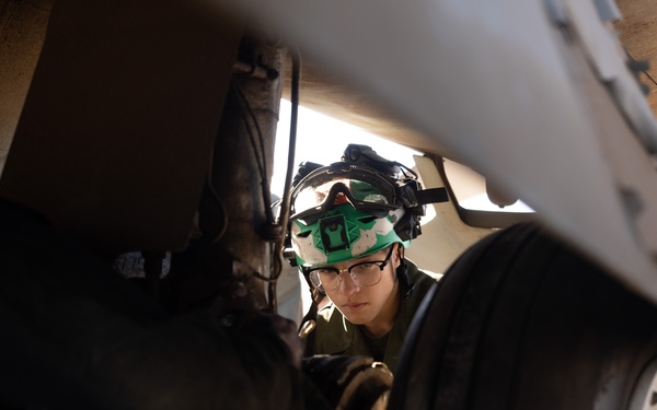 MCAS Yuma AV-8B Harrier II Static Display Swap