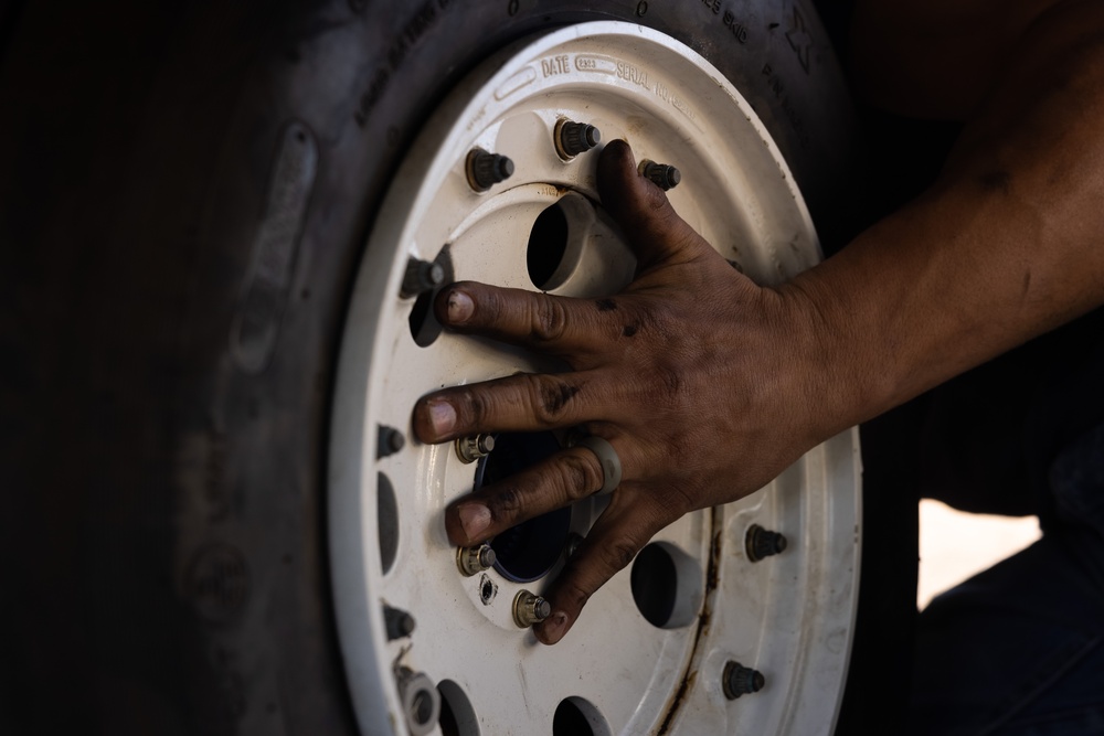 MCAS Yuma AV-8B Harrier II Static Display Swap