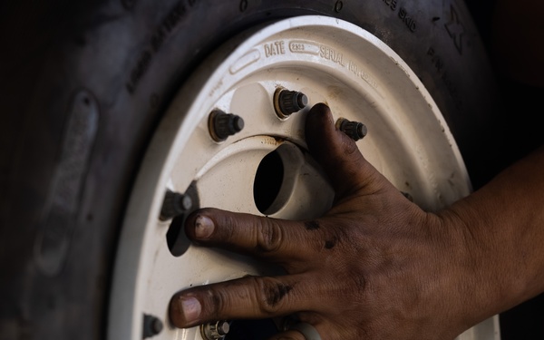 MCAS Yuma AV-8B Harrier II Static Display Swap