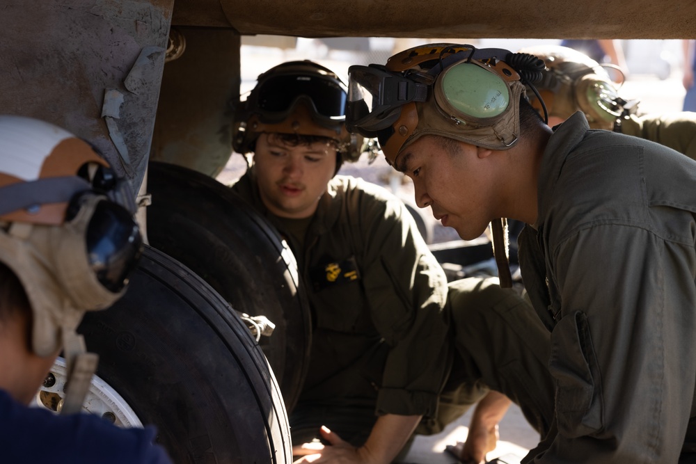 MCAS Yuma AV-8B Harrier II Static Display Swap