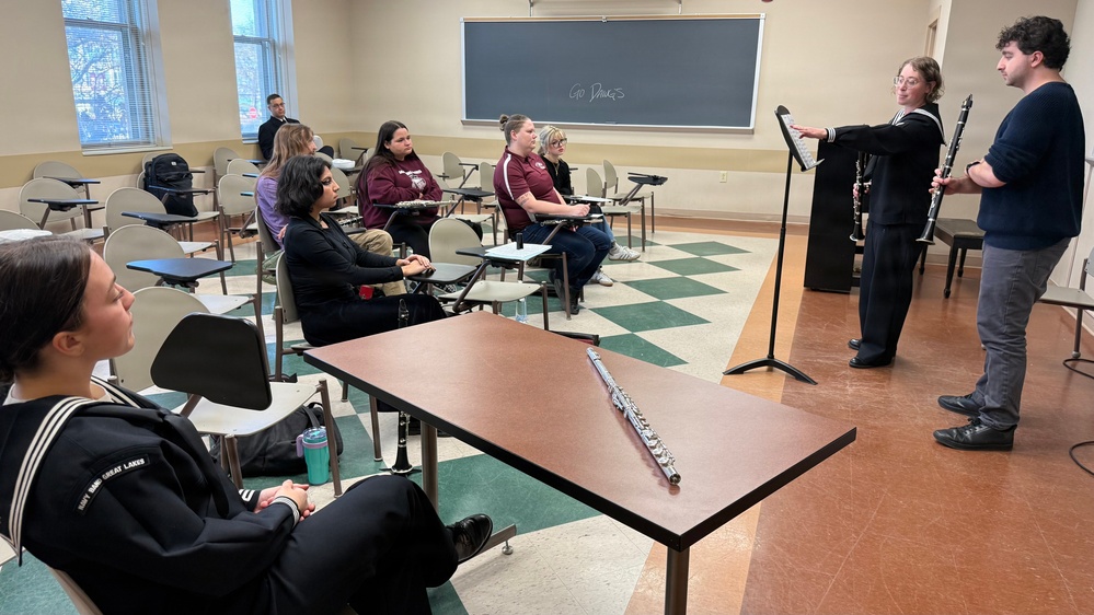 Navy Band Great Lakes Holiday Performance - South Illinois University