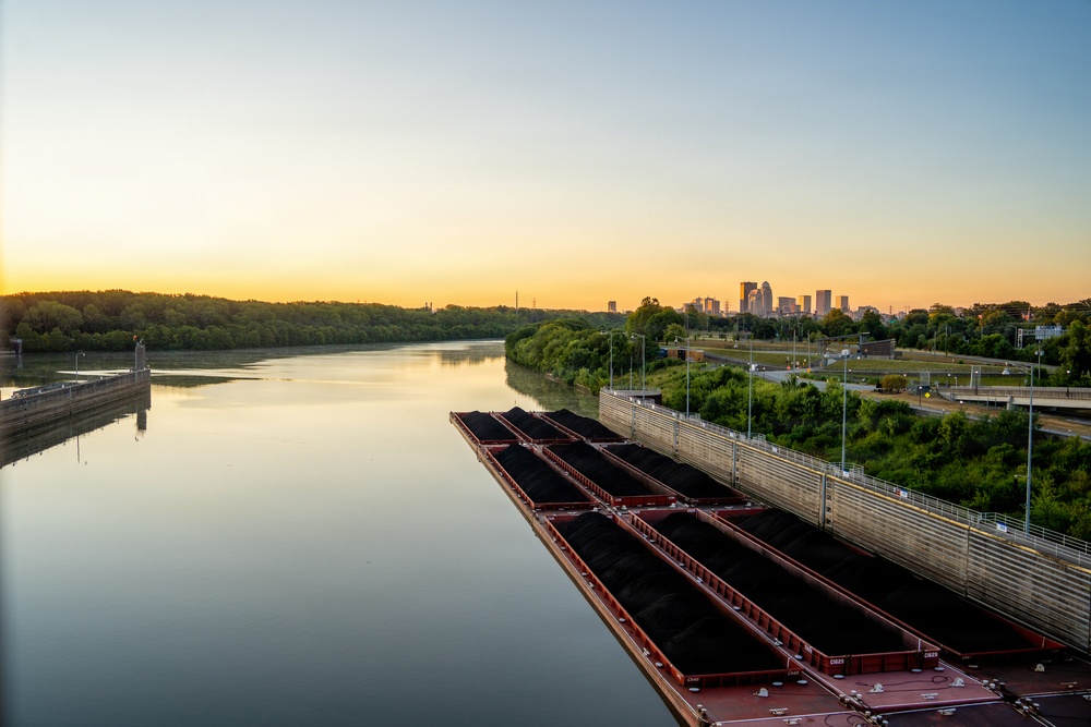 Louisville District Dive Team makes a splash at McAlpine Locks and Dam