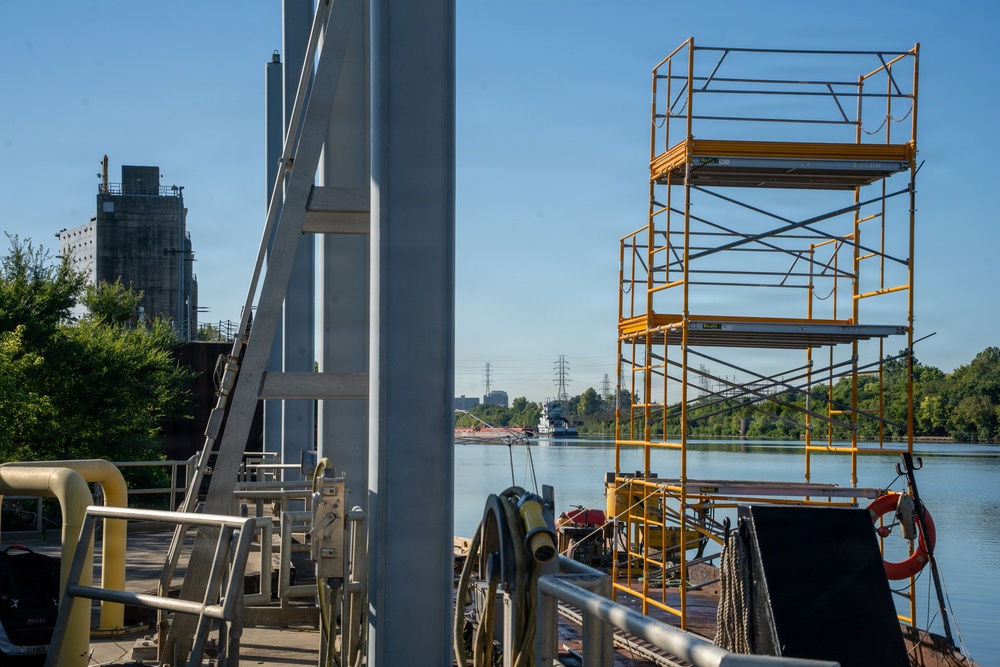 Louisville District Dive Team makes a splash at McAlpine Locks and Dam