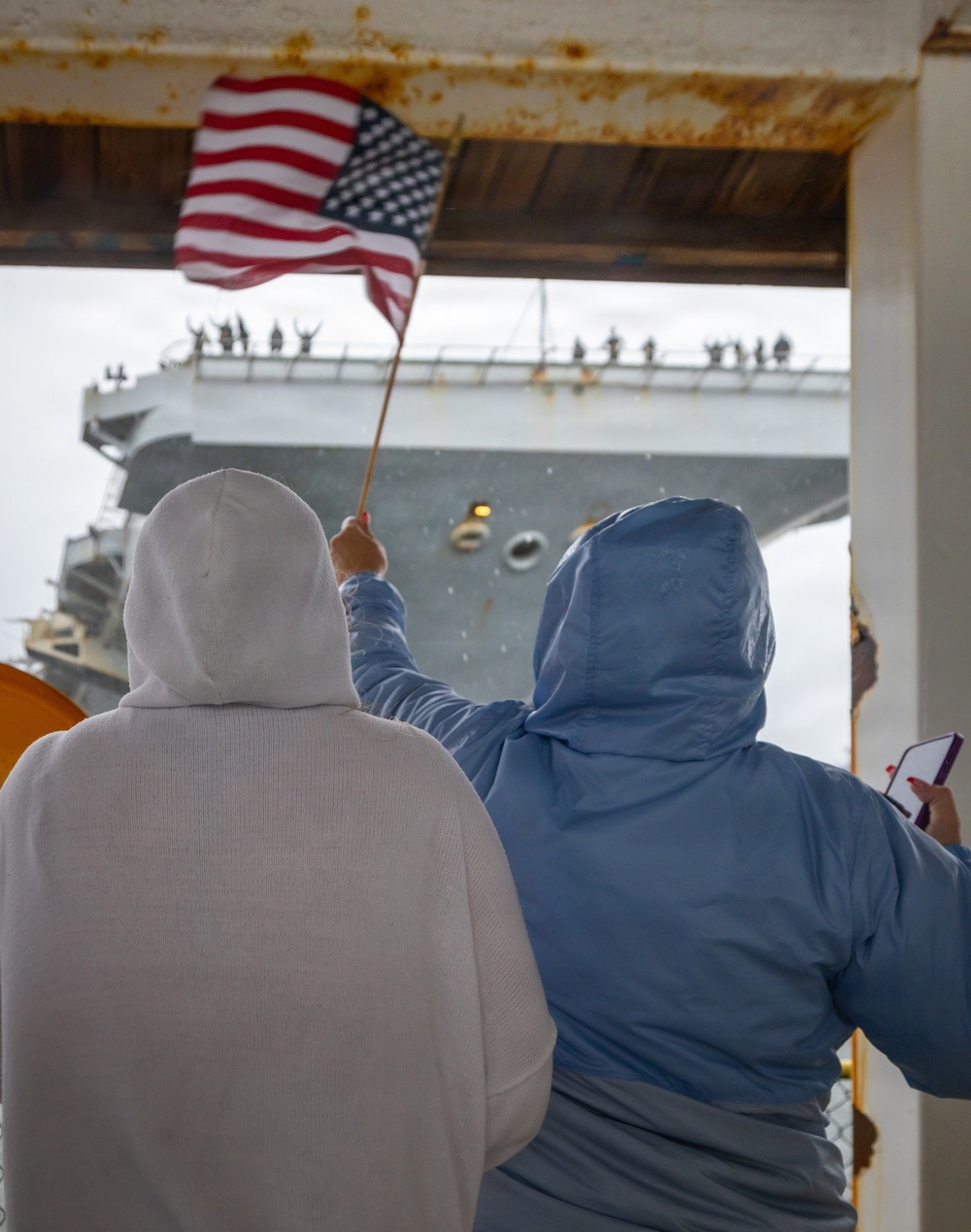 USS Nimitz comes home from nine month deployment.