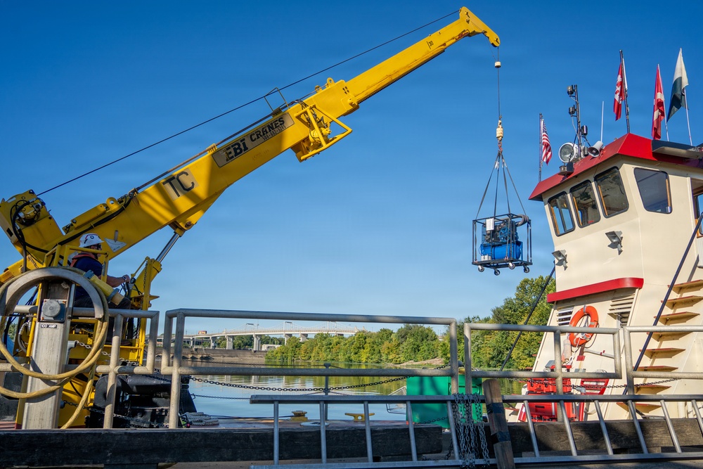 Louisville District Dive Team makes a splash at McAlpine Locks and Dam