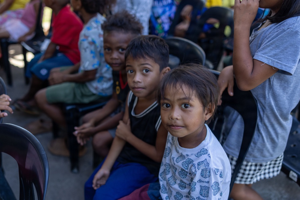 MRF-SEA, Philippine Service Members Support Filipino Communities During Local Holiday Outreach