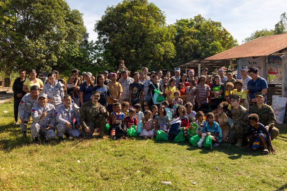 MRF-SEA, Philippine Service Members Support Filipino Communities During Local Holiday Outreach