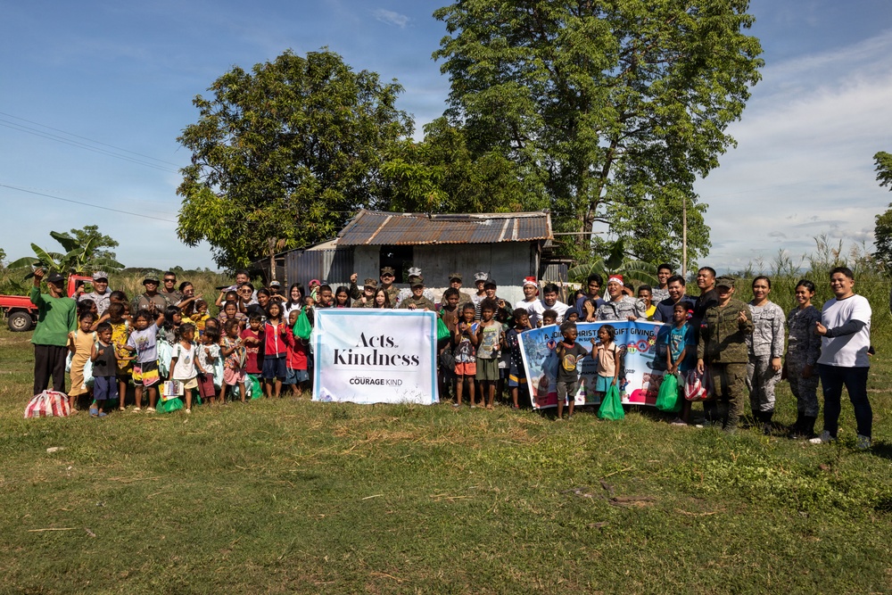 MRF-SEA, Philippine Service Members Support Filipino Communities During Local Holiday Outreach